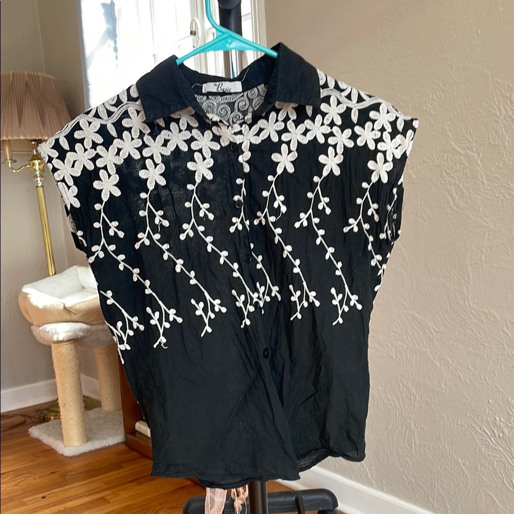 Black and White Vintage Floral Women's Top